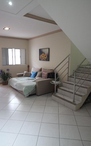 Casa à venda com 350m², 5 quartos e 2 vagasSala