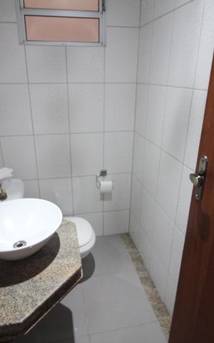 Casa à venda com 350m², 5 quartos e 2 vagasBanheiro 1
