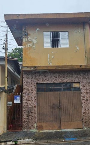 Casa à venda com 225m², 4 quartos e 2 vagas Casa à venda com 225m², 4 quartos e 2 vagasFachada