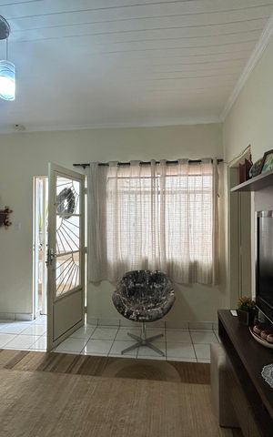Casa à venda com 170m², 3 quartos e 2 vagas Casa à venda com 170m², 3 quartos e 2 vagasSala