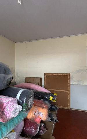 Casa à venda com 170m², 3 quartos e 2 vagas Casa à venda com 170m², 3 quartos e 2 vagasCozinha da Edícula