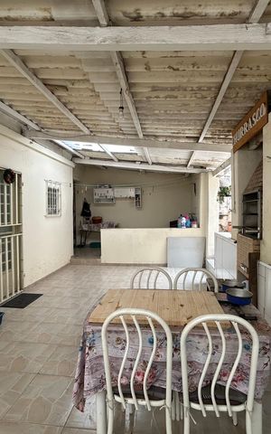 Casa à venda com 170m², 3 quartos e 2 vagas Casa à venda com 170m², 3 quartos e 2 vagasChurrasqueira