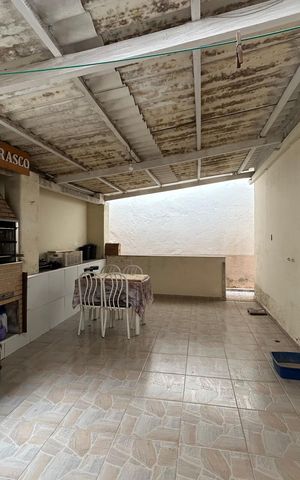 Casa à venda com 170m², 3 quartos e 2 vagas Casa à venda com 170m², 3 quartos e 2 vagasChurrasqueira
