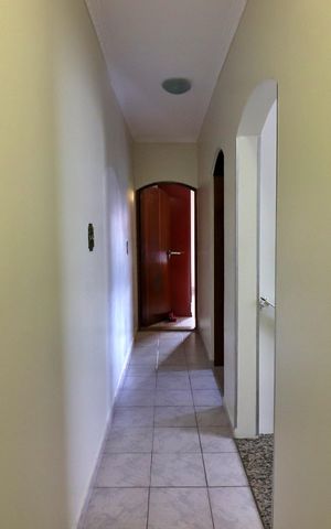 Casa à venda com 188m², 4 quartos e 2 vagasCorredor