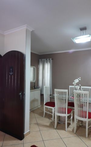 Casa à venda com 188m², 4 quartos e 2 vagasSala 