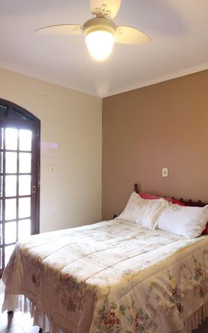 Casa à venda com 188m², 4 quartos e 2 vagasQuarto 1 - Suíte