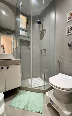 Apartamento à venda com 85m², 2 quartos e 1 vaga Apartamento à venda com 85m², 2 quartos e 1 vagaBanheiro social