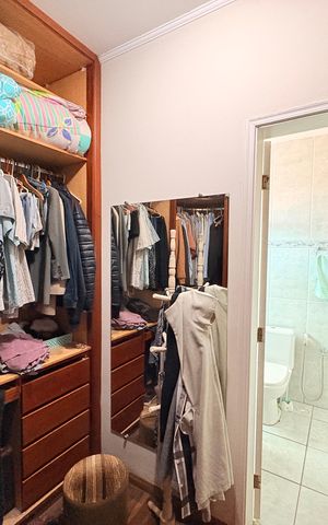 Casa à venda com 270m², 5 quartos e 3 vagasSuíte 1 - Closet