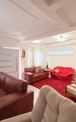 Casa à venda com 270m², 5 quartos e 3 vagasSala