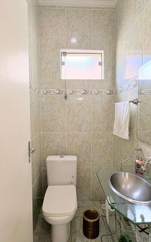 Casa à venda com 270m², 5 quartos e 3 vagasLavabo