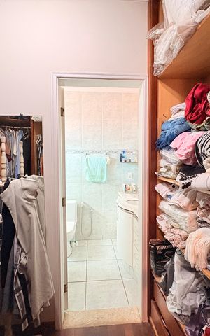 Casa à venda com 270m², 5 quartos e 3 vagasSuíte 1 - Closet