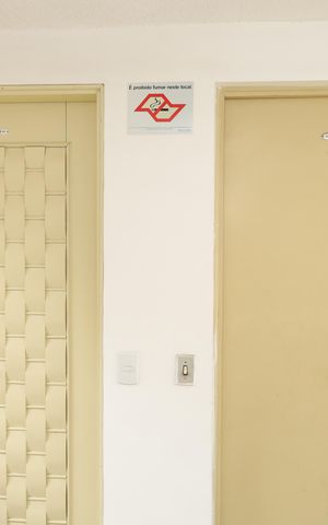 Apartamento para alugar com 42m², 2 quartos e 1 vagaÁrea comum - Porta do apartamento