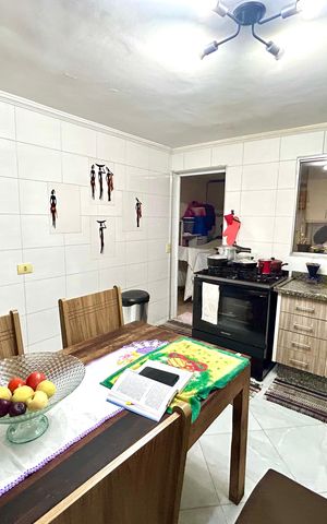 Casa à venda com 202m², 5 quartos e 2 vagas Casa à venda com 202m², 5 quartos e 2 vagasCozinha