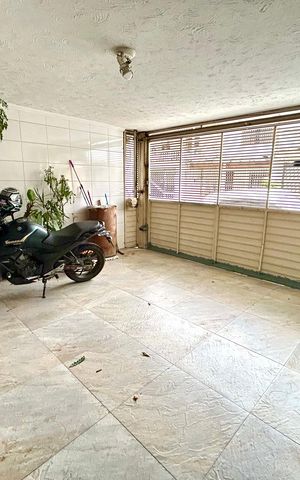 Casa à venda com 202m², 5 quartos e 2 vagas Casa à venda com 202m², 5 quartos e 2 vagasGaragem