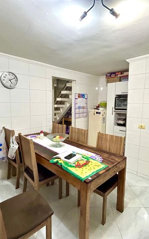Casa à venda com 202m², 5 quartos e 2 vagas Casa à venda com 202m², 5 quartos e 2 vagasCozinha