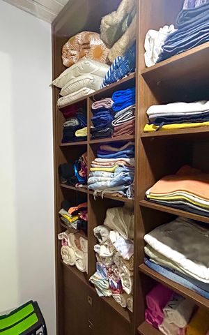 Casa à venda com 202m², 5 quartos e 2 vagas Casa à venda com 202m², 5 quartos e 2 vagasCloset da suíte