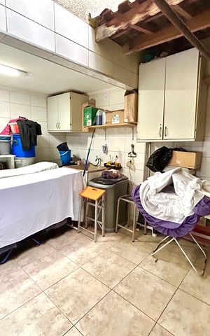 Casa à venda com 202m², 5 quartos e 2 vagas Casa à venda com 202m², 5 quartos e 2 vagasÁrea de Serviço e Quintal