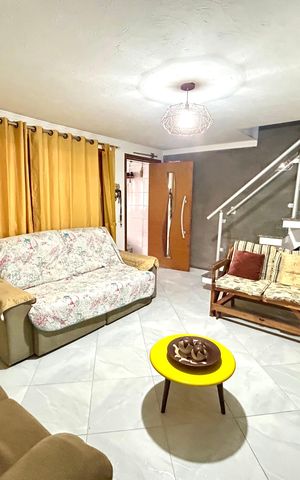 Casa à venda com 202m², 5 quartos e 2 vagas Casa à venda com 202m², 5 quartos e 2 vagasSala