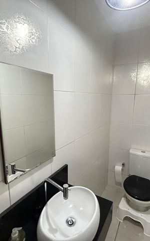 Casa à venda com 202m², 5 quartos e 2 vagas Casa à venda com 202m², 5 quartos e 2 vagasBanheiro 2