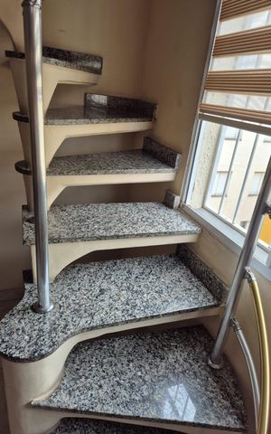 Apartamento à venda com 95m², 4 quartos e 1 vaga Apartamento à venda com 95m², 4 quartos e 1 vagaescada