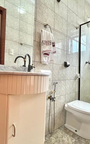 Casa à venda com 250m², 3 quartos e 3 vagasBanheiro da Suíte 2