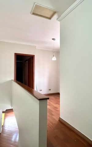 Casa à venda com 250m², 3 quartos e 3 vagasCorredor