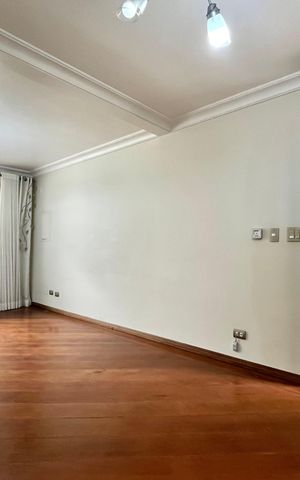 Casa à venda com 250m², 3 quartos e 3 vagasSala