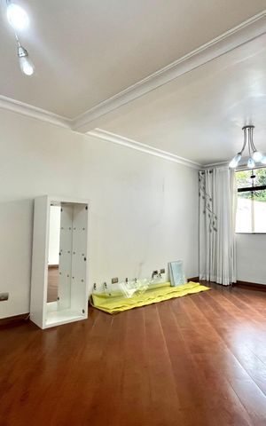 Casa à venda com 250m², 3 quartos e 3 vagasSala