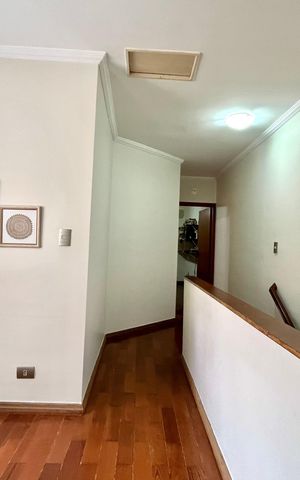 Casa à venda com 250m², 3 quartos e 3 vagasCorredor