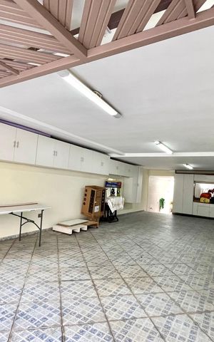 Casa à venda com 250m², 3 quartos e 3 vagasGaragem