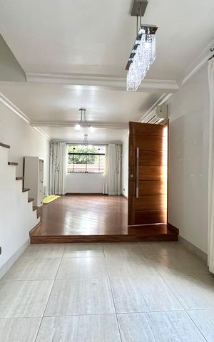 Casa à venda com 250m², 3 quartos e 3 vagasSala