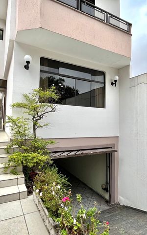 Casa à venda com 250m², 3 quartos e 3 vagasFachada