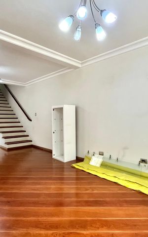Casa à venda com 250m², 3 quartos e 3 vagasSala