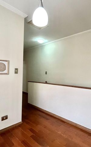 Casa à venda com 250m², 3 quartos e 3 vagasCorredor