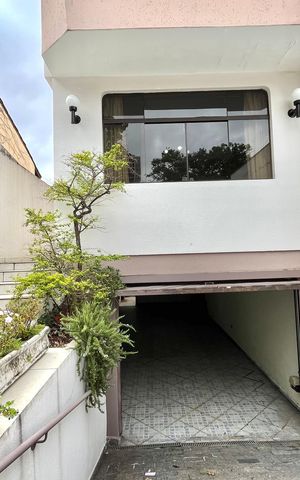 Casa à venda com 250m², 3 quartos e 3 vagasFachada