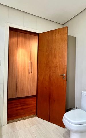 Casa à venda com 250m², 3 quartos e 3 vagasBanheiro da Suíte 1