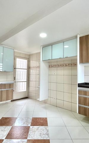 Casa à venda com 250m², 3 quartos e 3 vagasCozinha