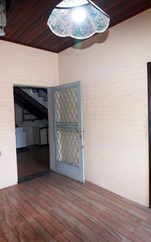 Casa à venda com 220m², 3 quartos e 2 vagasCorredor