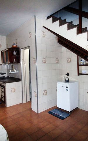 Casa à venda com 220m², 3 quartos e 2 vagasCozinha