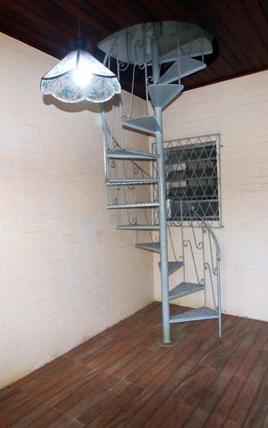 Casa à venda com 220m², 3 quartos e 2 vagasCorredor