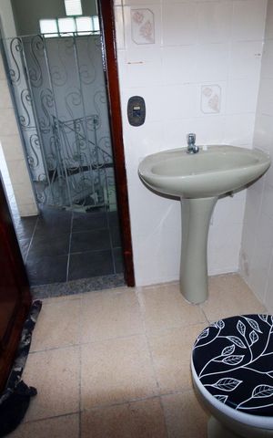 Casa à venda com 220m², 3 quartos e 2 vagasBanheiro de serviço