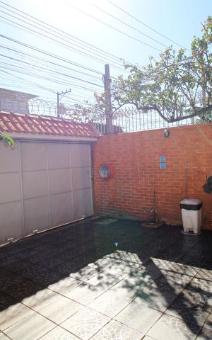 Casa à venda com 220m², 3 quartos e 2 vagasQuintal e garagem