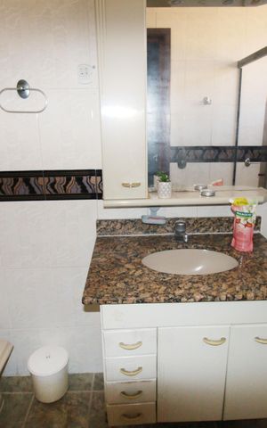 Casa à venda com 220m², 3 quartos e 2 vagasBanheiro social 2