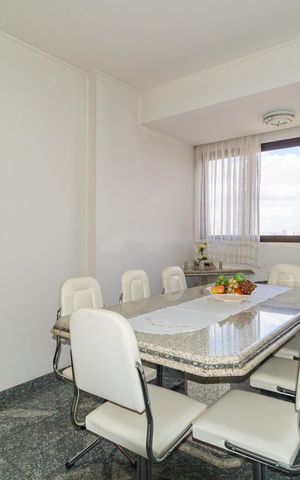 Apartamento à venda com 270m², 4 quartos e 4 vagas Apartamento à venda com 270m², 4 quartos e 4 vagasSala de Almoço