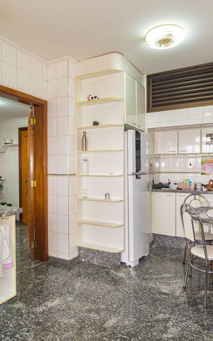 Apartamento à venda com 270m², 4 quartos e 4 vagas Apartamento à venda com 270m², 4 quartos e 4 vagasCozinha
