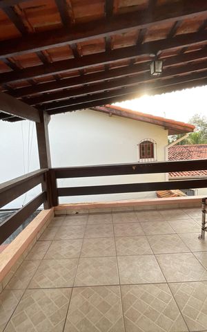 Casa para alugar com 200m², 3 quartos e 5 vagasVaranda
