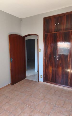 Casa à venda com 209m², 4 quartos e 6 vagas Casa à venda com 209m², 4 quartos e 6 vagasQuarto