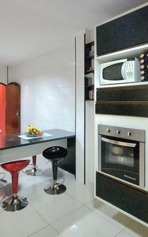 Casa à venda com 213m², 4 quartos e 2 vagas Casa à venda com 213m², 4 quartos e 2 vagasCozinha