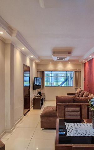 Casa à venda com 213m², 4 quartos e 2 vagas Casa à venda com 213m², 4 quartos e 2 vagasSala