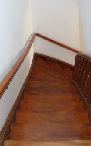 Casa à venda com 188m², 3 quartos e 2 vagasEscada